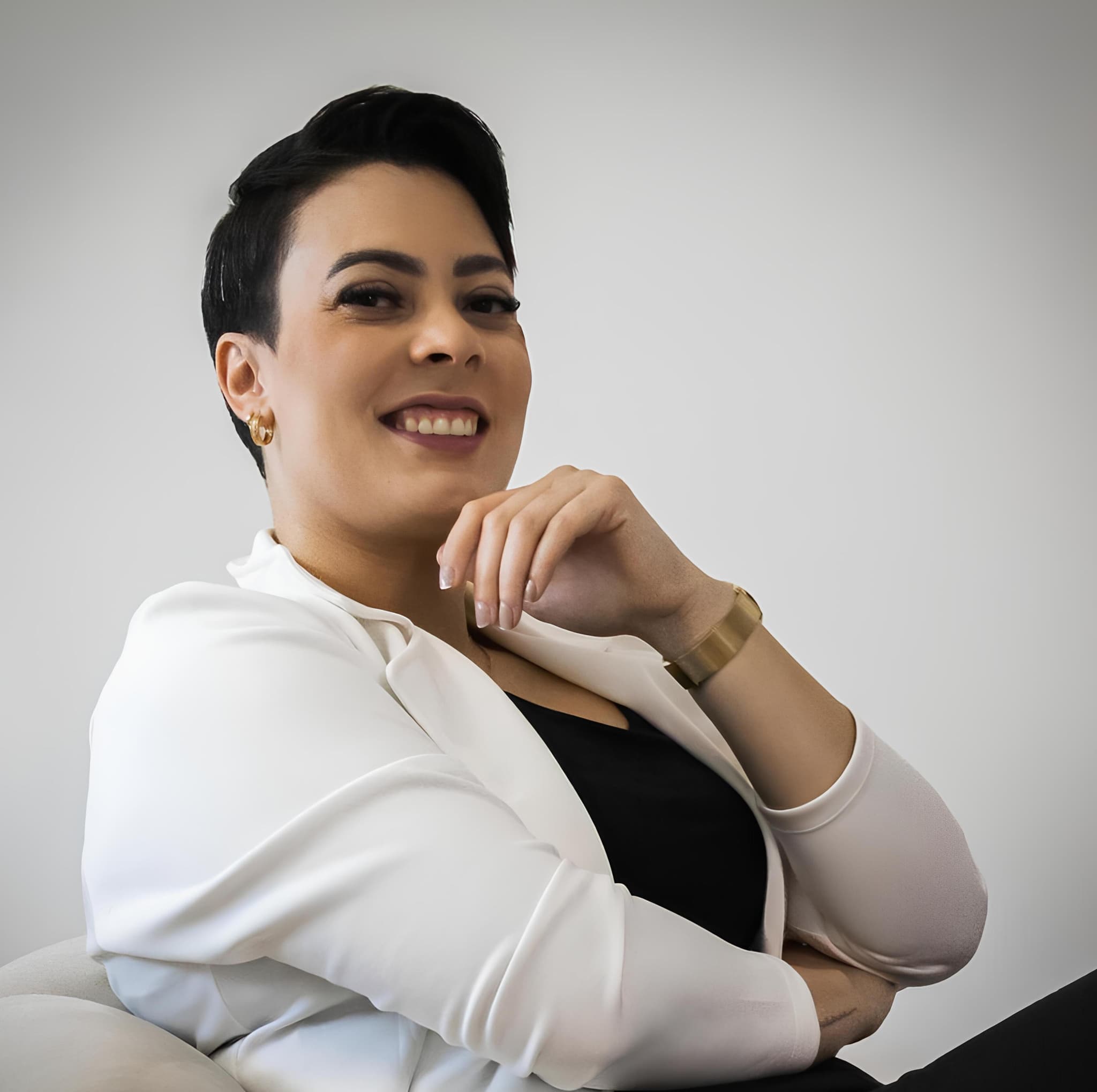 Dra. Thays Ribeiro - Especialista em Medicina Tradicional Chinesa